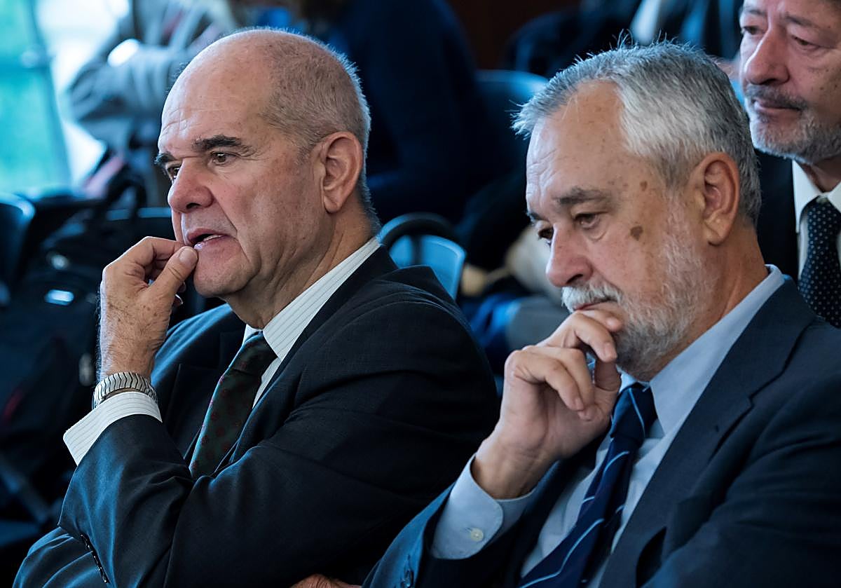 Los expresidentes socialistas andaluces José Antonio Griñán y Manuel Chaves durante el juicio del caso de los ERE