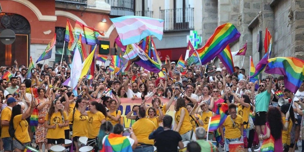 El PSOE de Castilla-La Mancha, dispuesto a mencionar de forma expresa al colectivo LGTBI en el nuevo Estatuto