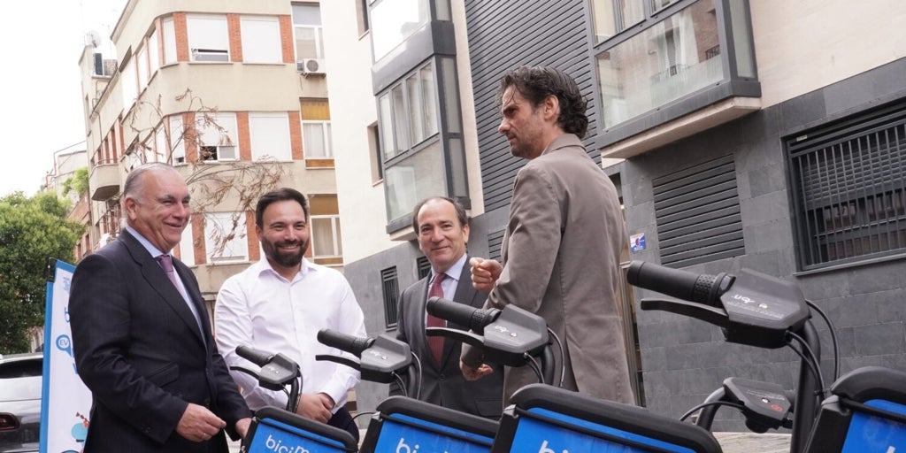 Bicimad estrena su primera estación virtual en puente de vallecas