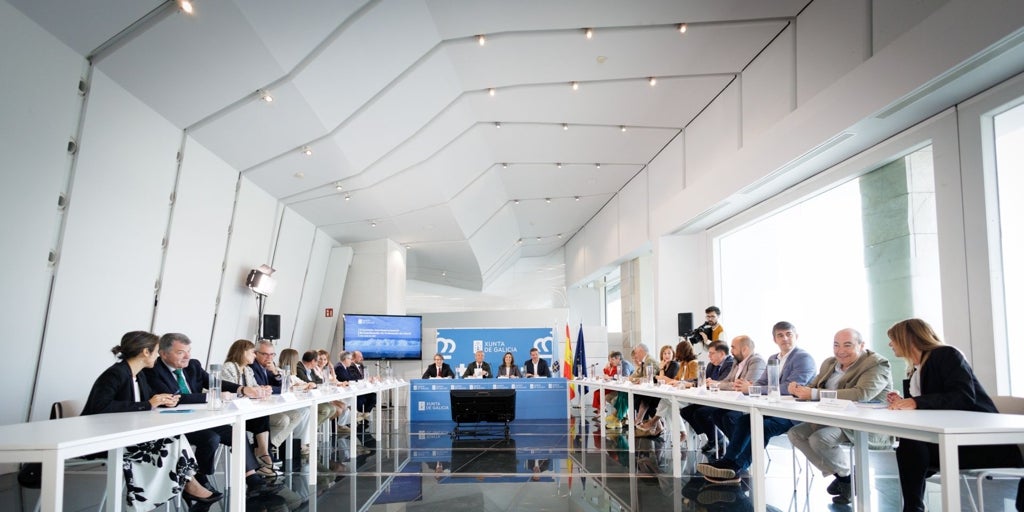 Galicia convocará a los concellos costeros para desarrollar un pacto por el litoral