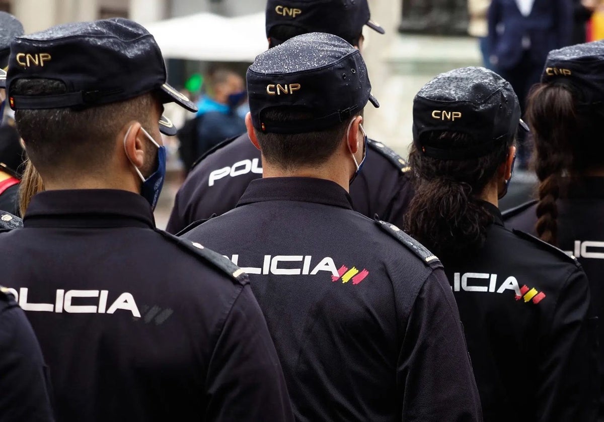 Agentes de Policía.