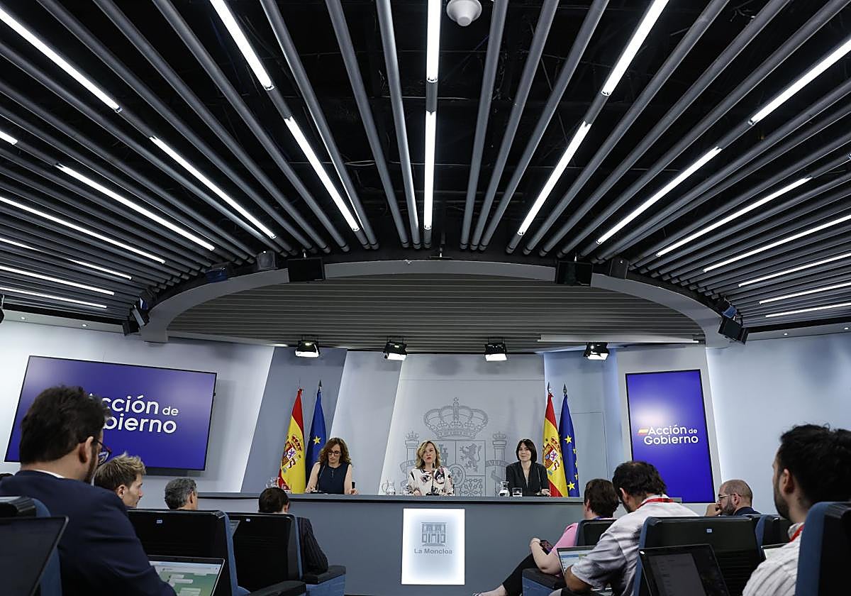 El Gobierno cede e incluirá la financiación autonómica y todos los temas que piden las comunidades del PP en la Conferencia Presidentes