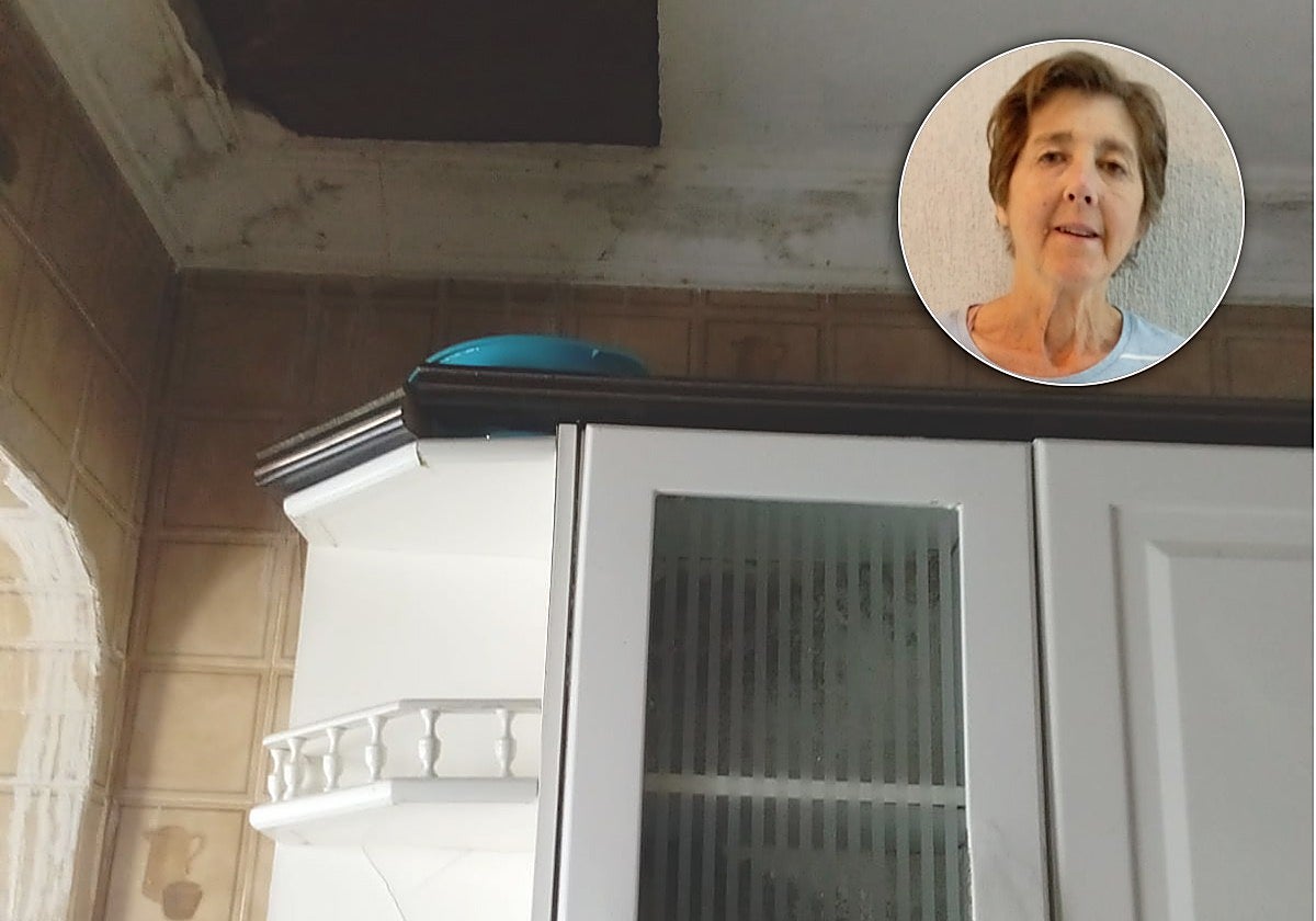 Boquete en el techo de la cocina causado por las filtraciones del piso superior okupado en Huelva capital. Al lado, la dueña afectada, Blanca Rodríguez