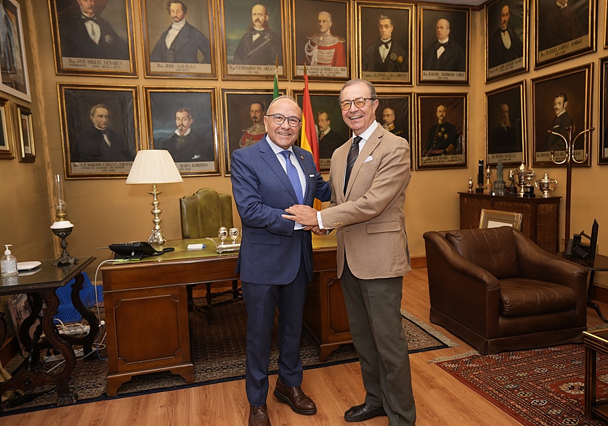 Pedro López Castillejo y Nicolás de Bari Millán Cruz, este lunes en el traspaso de poderes