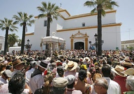 El paso de las hermandades del Rocío por Vado del Quema y Villamanrique, en directo