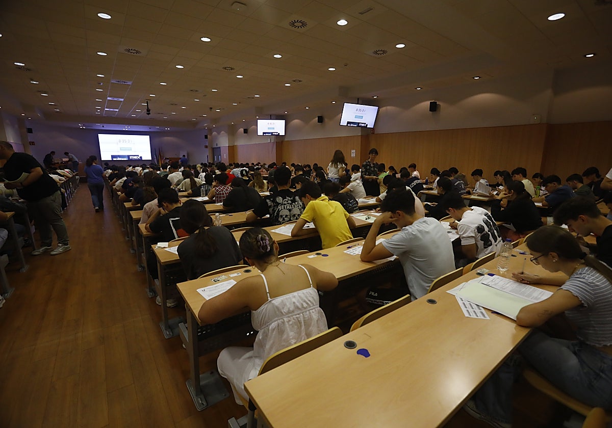 Estudiantes se examinan en Córdoba de la nueva PAU este martes 3 de junio