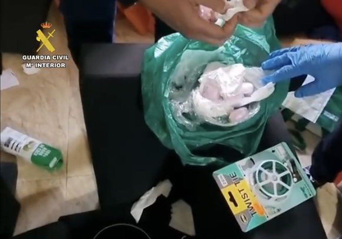 Se han incautado, entre otras cosas, 78 gramos de cocaína en bolsas de plástico