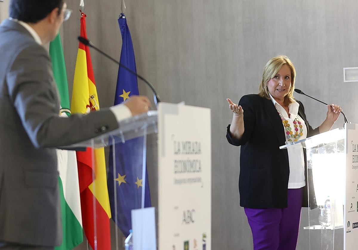 La viceconsejera de Agricultura, durante el turno de preguntas de la Mirada Económica