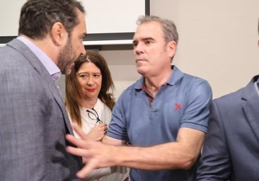 Dolset empuja a Víctor de Aldama al terminar la declaración de la 'fontanera'