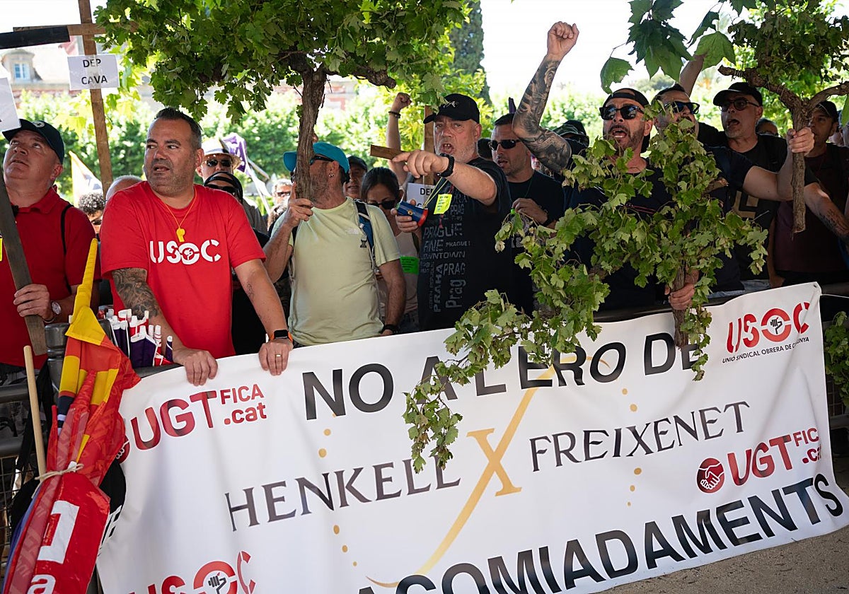 Protesta de la plantilla de Freixenet la pasada semana ante el Parlamento de Cataluña