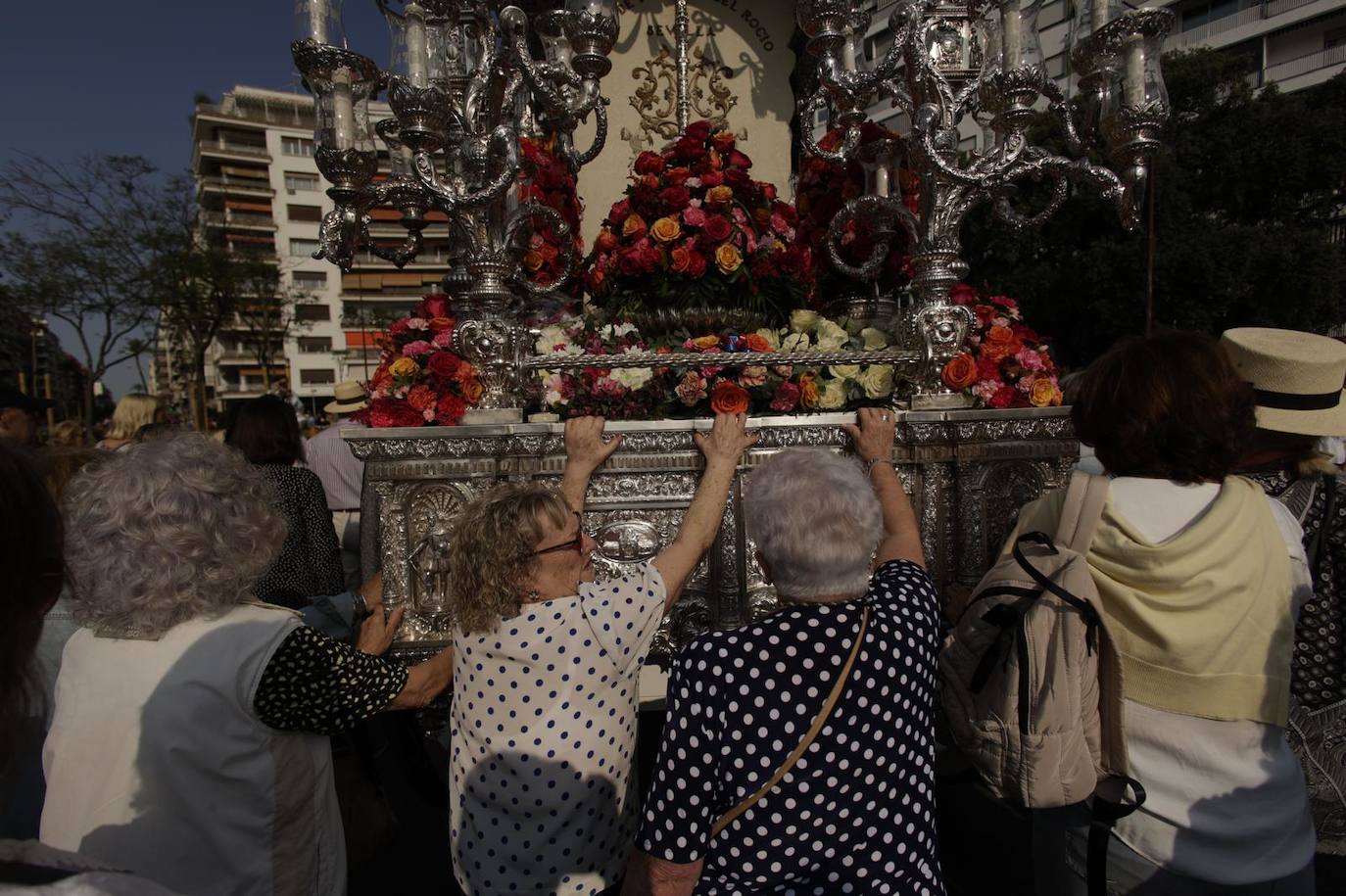 Salida de la Hermandad del Rocío de Sevilla en su peregrinación a la Aldea del Rocío
