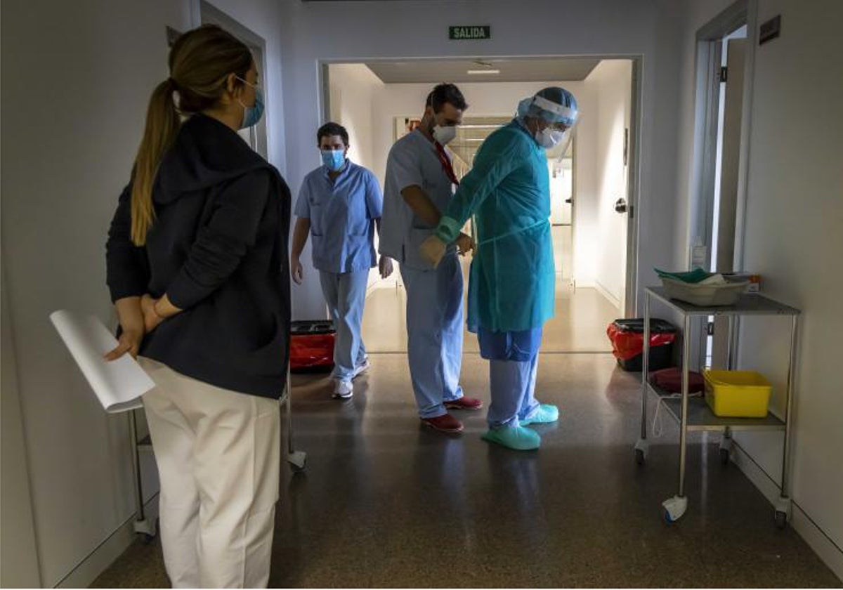 Personal sanitario y médico en un hospital de la Comunidad Valenciana