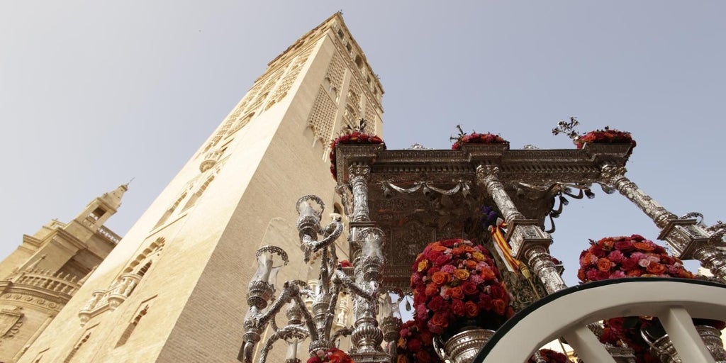 La hermandad de Sevilla ya camina hacia el Rocío, 75 años después de aquella primera vez
