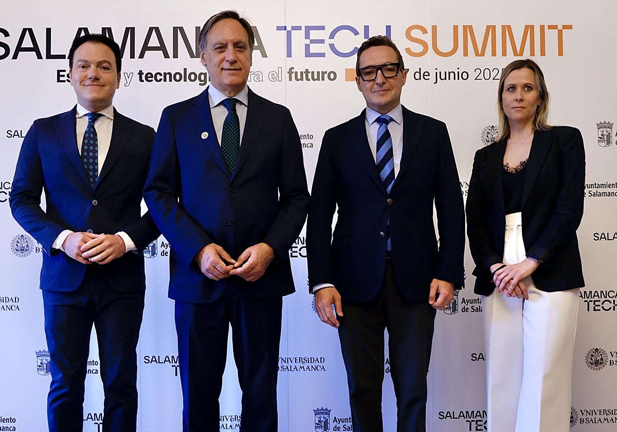 El alcalde de Salamanca, Carlos García Carbayo, y el rector de la Universidad de Salamanca, Juan Manuel Corchado, presentan una nueva edición de Salamanca Tech Summit