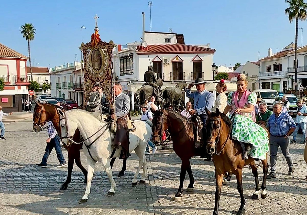 Salida de la Hermandad Matriz de Almonte hacia la aldea del Rocío