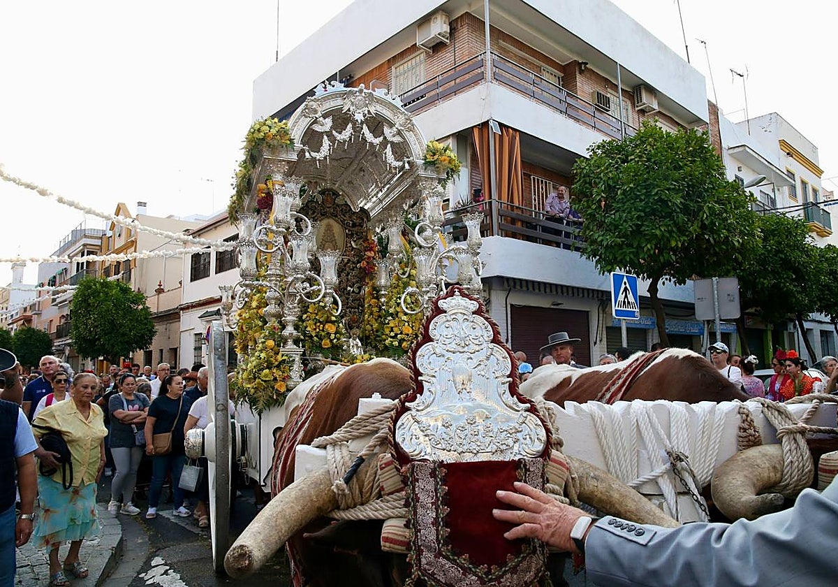 Primeros momentos de peregrinación de la Hermandad del Cerro hacia el Rocío