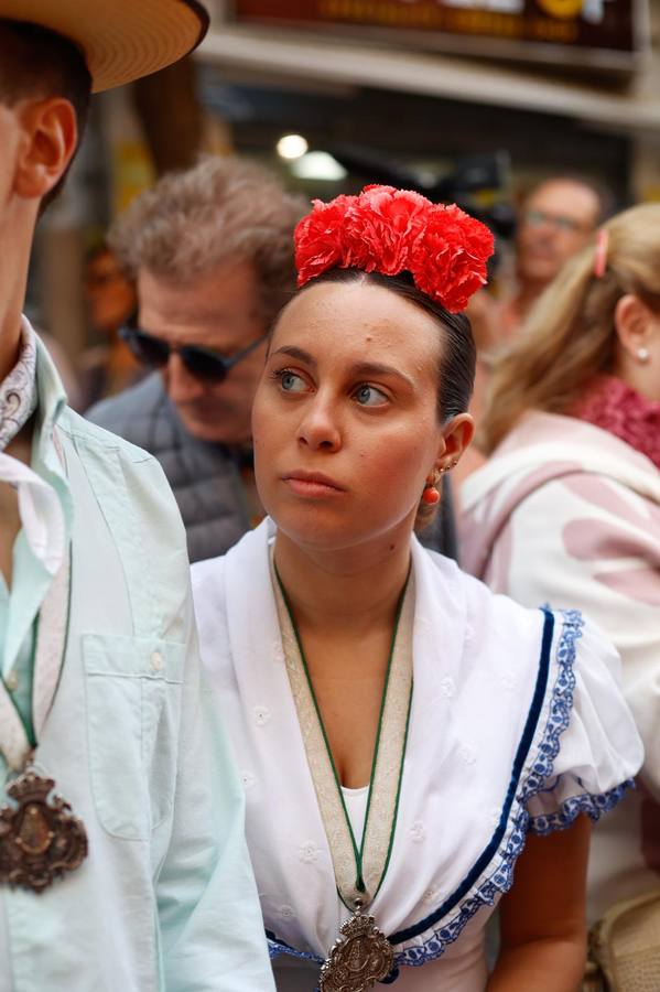 Primeros compases de la peregrinación de la Hermandad del Rocío de la Macarena