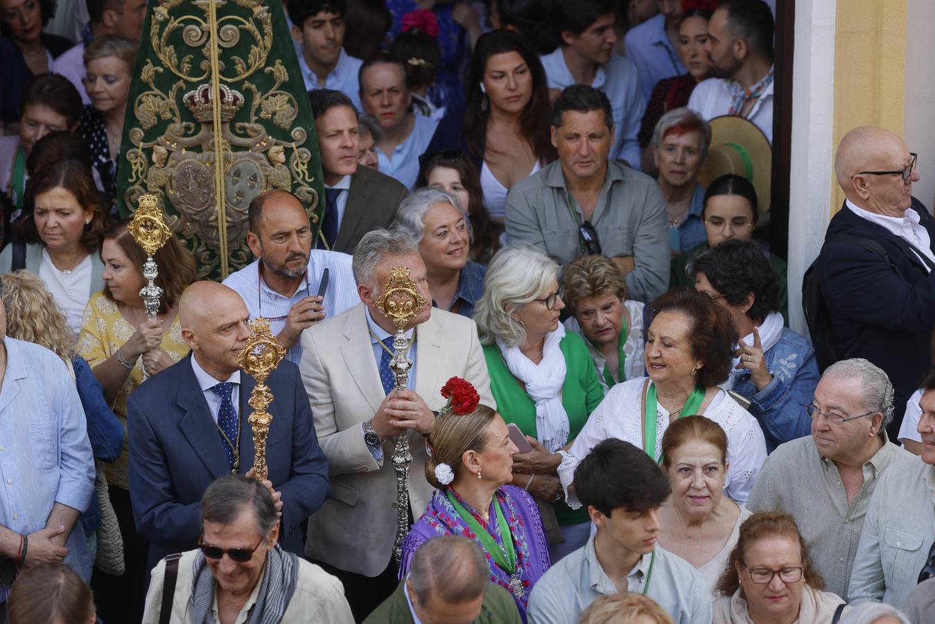 Primeros compases de peregrinación de la Hermandad del Rocío de Triana