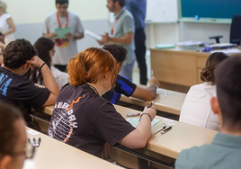 Alumnos realizando Selectividad en Andalucía