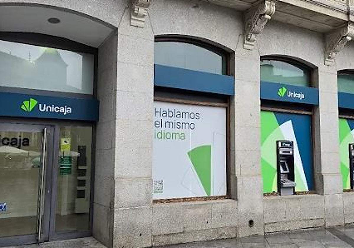 Oficina de Unicaja en la plaza de Zocodover, en Toledo