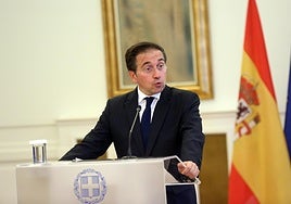 Albares consuma su última purga y los diplomáticos temen nuevas represalias