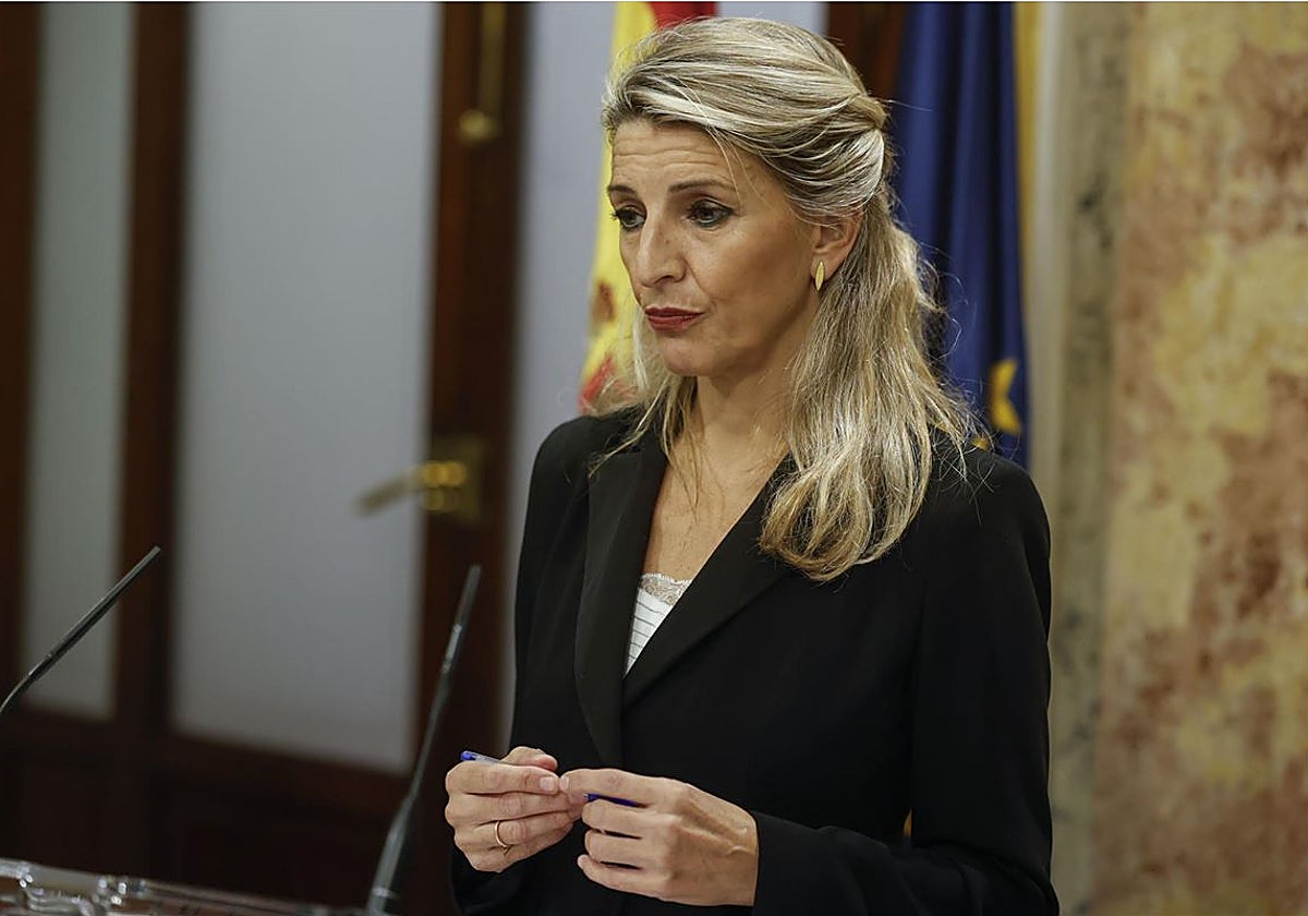 Yolanda Díaz pide explicaciones al PSOE sobre Leire Díez aunque evita pedir la comparecencia de Sánchez