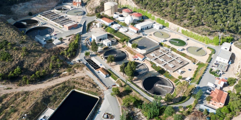 Hidraqua apuesta por naturalizar espacios, usar agua regenerada y reducir los plásticos para enfrentar el desafío climático