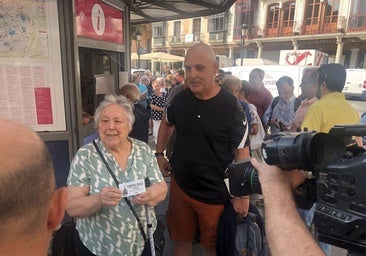 Paquita y Justi, en la cola desde las dos de la madrugada para conseguir cinco sillas para ver el Corpus de Toledo