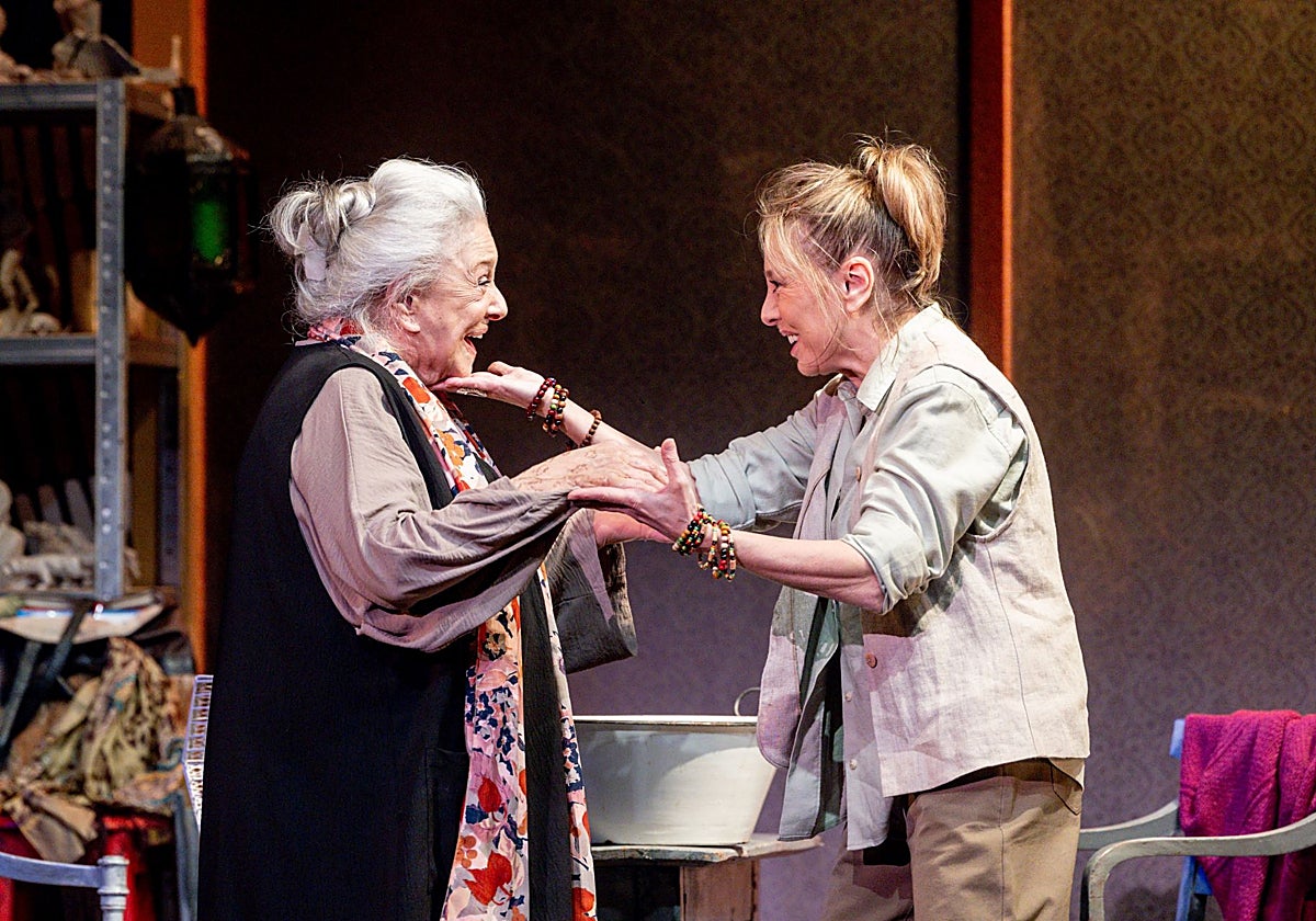 Lola Herrera y Natalia Dicenta en 'Panorama desde el puente'