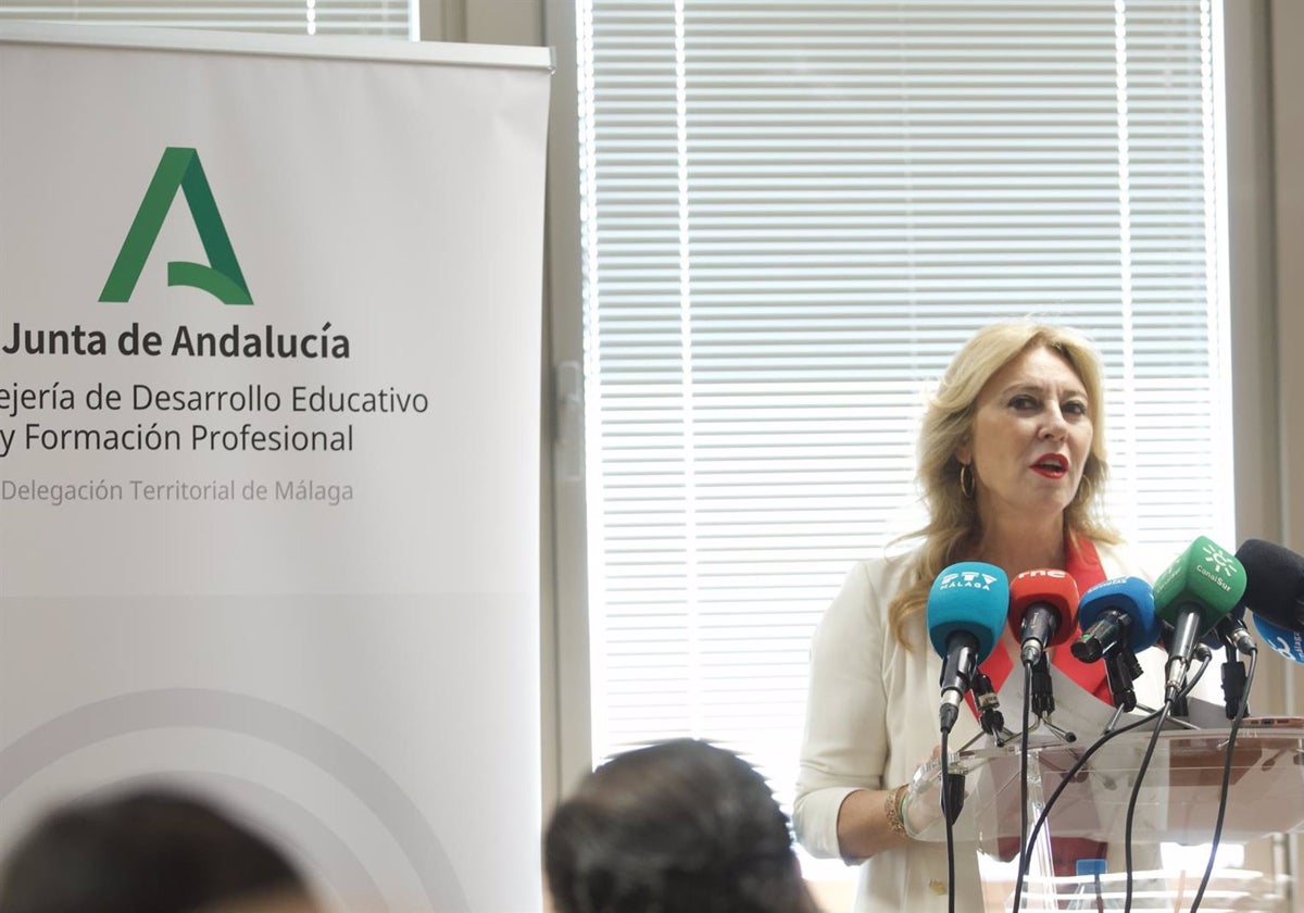 Carolina España, en una rueda de prensa en Málaga