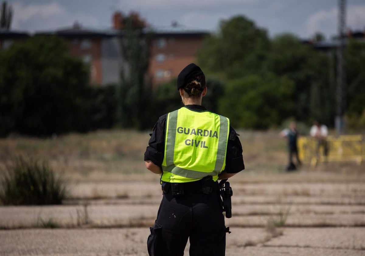 Un agente de la Guardia Civil