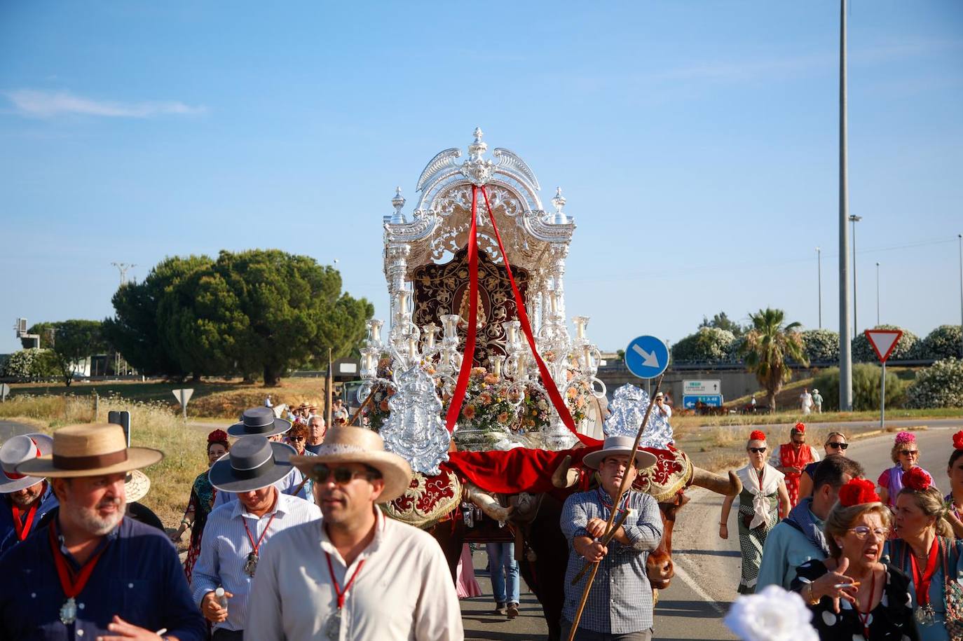 Salida de la hermandad de Carrión hacia la aldea del Rocío