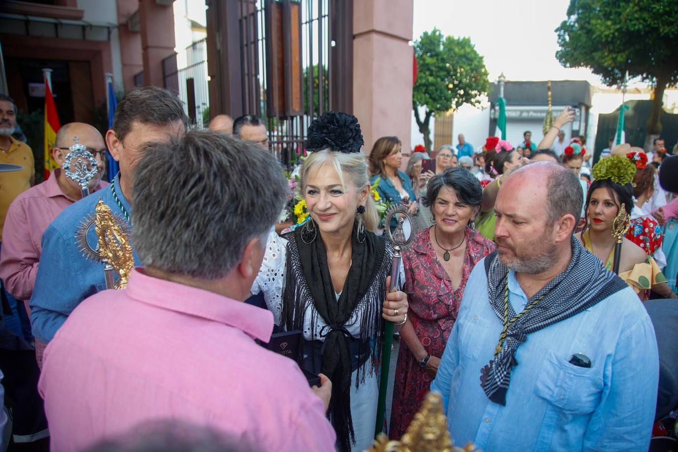 Salida de la hermandad de Pilas hacia la aldea del Rocío