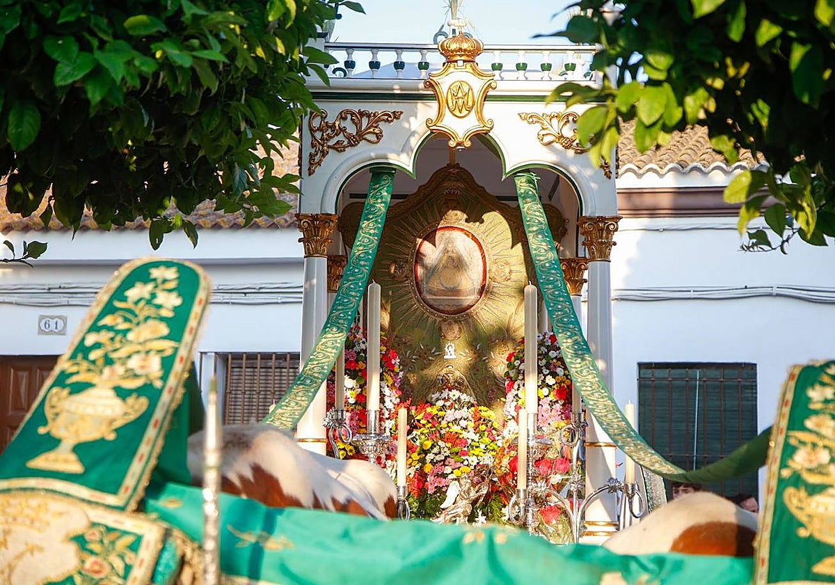 Salida de la hermandad de Pilas hacia la aldea del Rocío