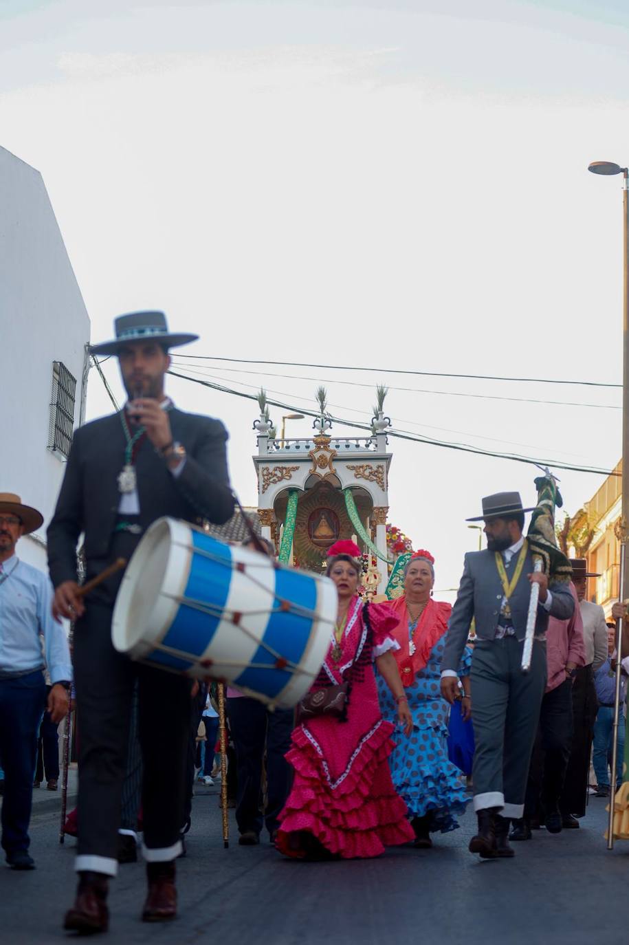 Salida de la hermandad de Pilas hacia la aldea del Rocío