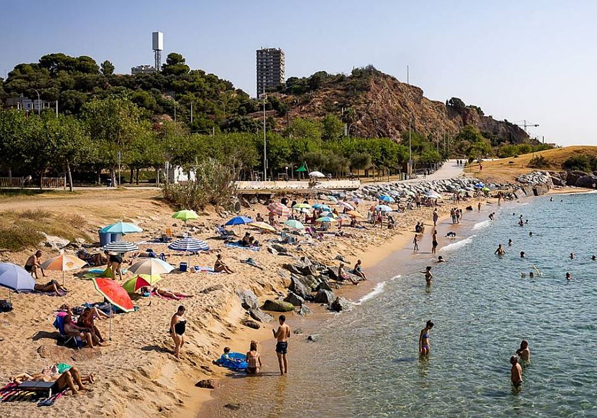 Imagen de archivo de la playa de las Rocas en la que ya quedaba poca arena