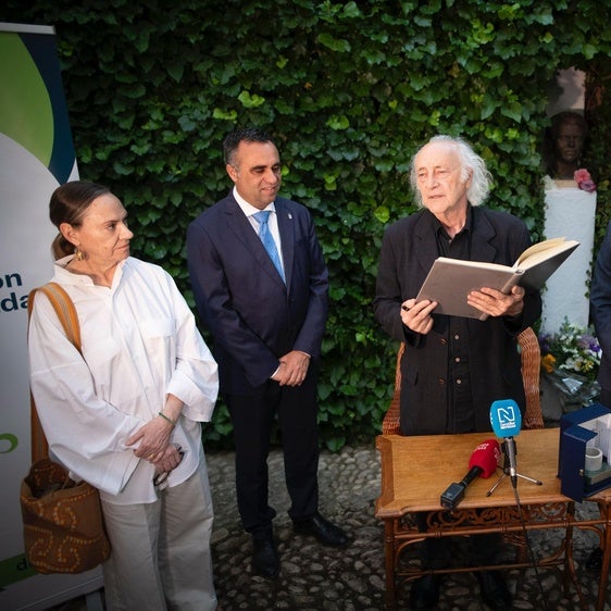 Amancio Prada, flanqueado por Laura García Lorca, Francis Rodríguez, José Manuel Molino y Juan Castilla