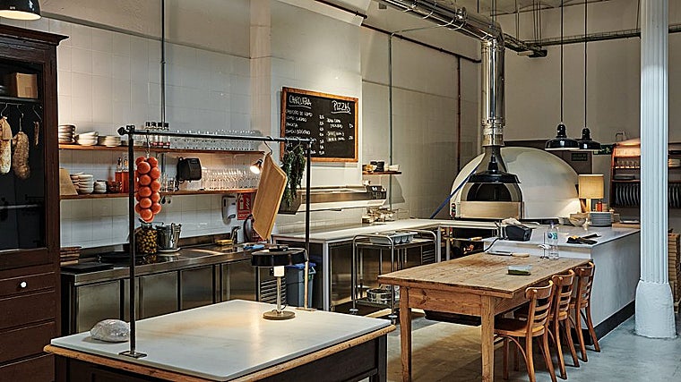 La pizzería de Barcelona que es considera la tercera mejor de Europa: cuál es, dónde está y precio de su carta