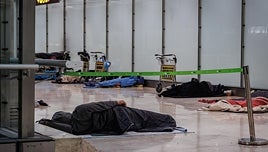 El Ayuntamiento monitoriza a 105 personas sin hogar de Barajas, pero admite que «muy pocos» aceptan ser trasladados a albergues