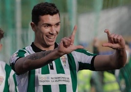 Oficial: Adri Fuentes, tercer fichaje del Córdoba CF