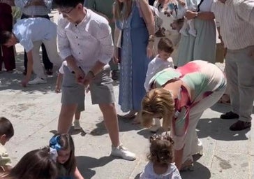 La peculiar costumbre que sobrevive en varios pueblos tras los bautizos para que «los padrinos no sean agarrados»