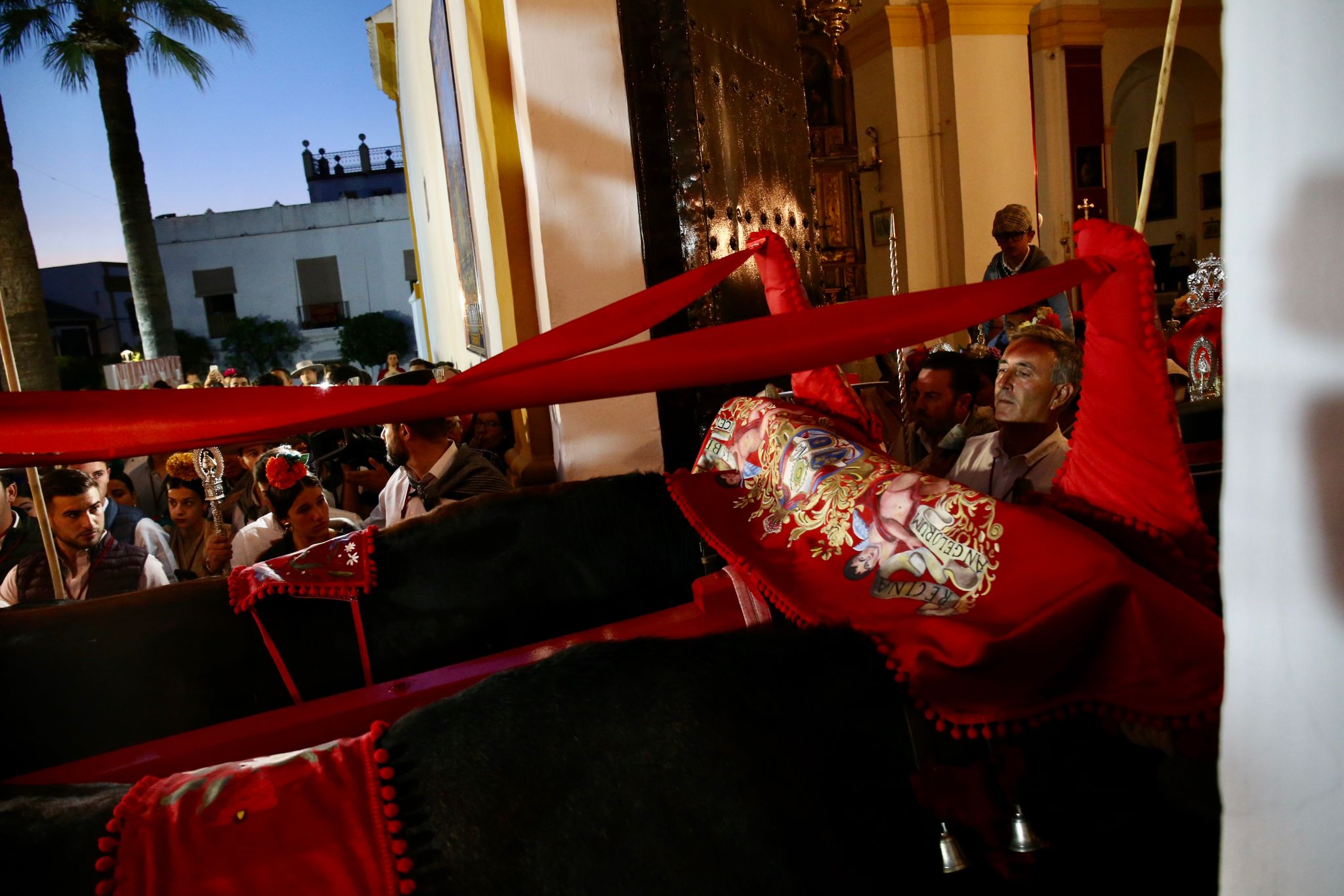 Sale Villamanrique, la última filial en ponerse en camino hacia el Rocío