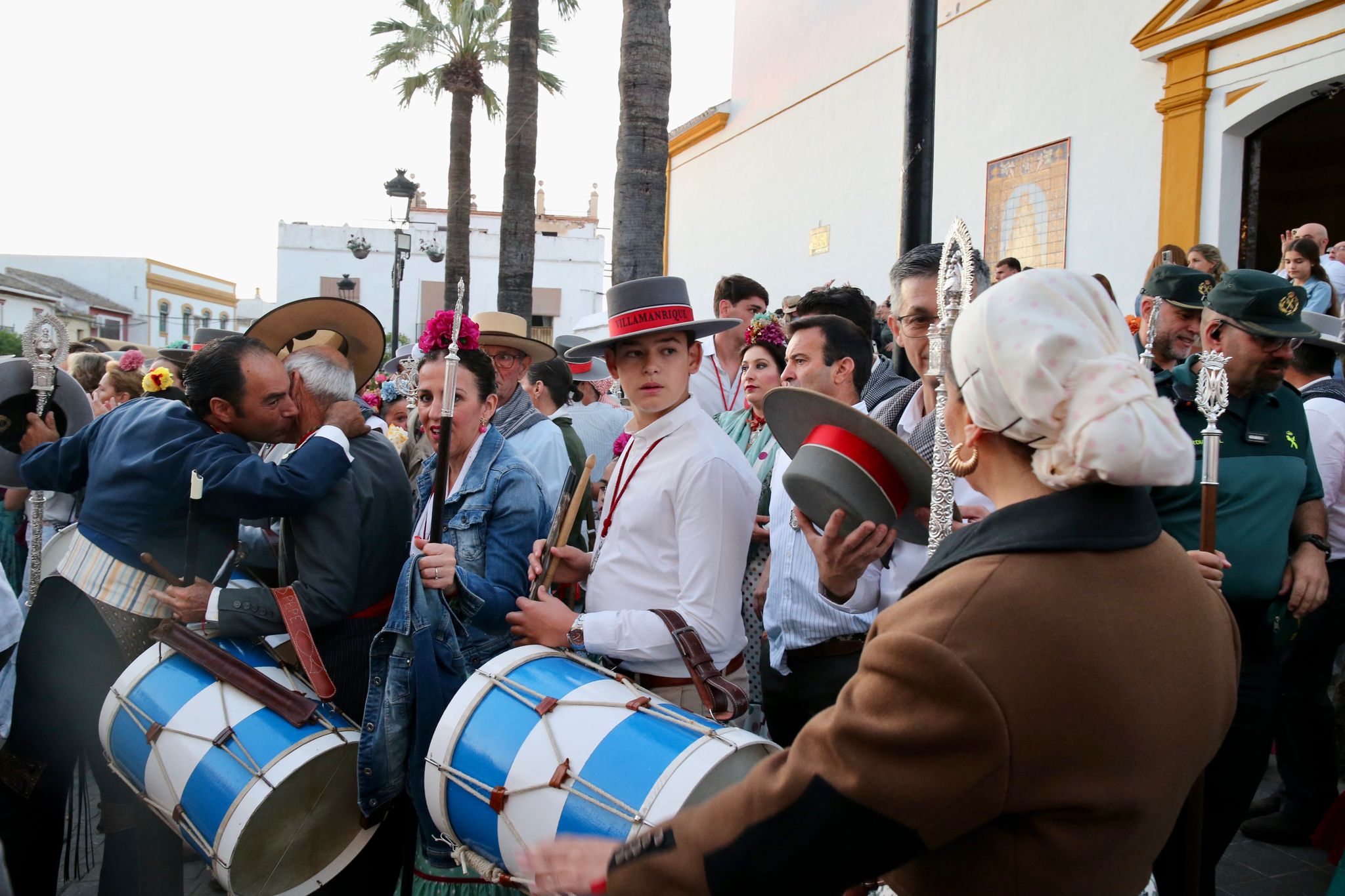 Sale Villamanrique, la última filial en ponerse en camino hacia el Rocío