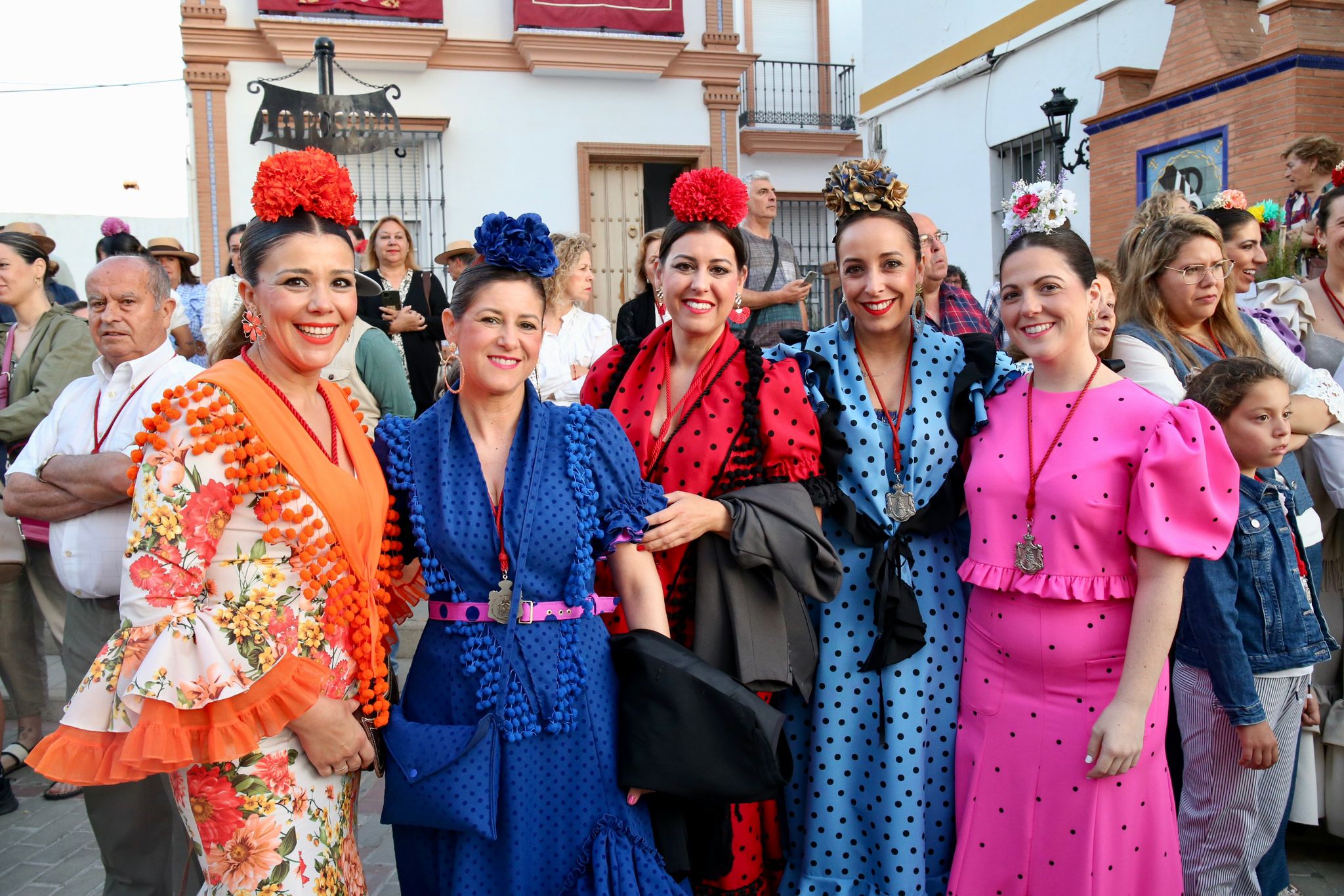 Sale Villamanrique, la última filial en ponerse en camino hacia el Rocío