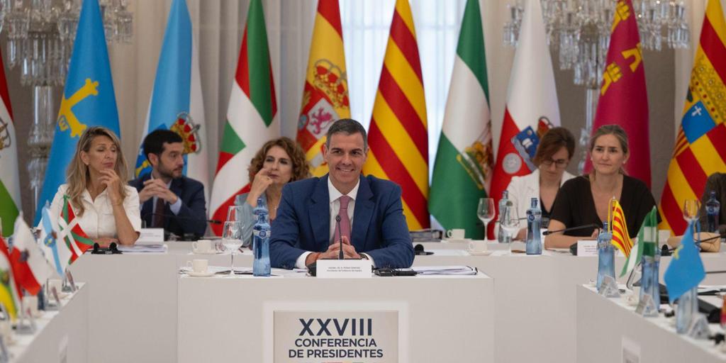 La Conferencia de Presidentes se convierte en un choque entre Sánchez y los presidentes del PP, que le piden elecciones en vano