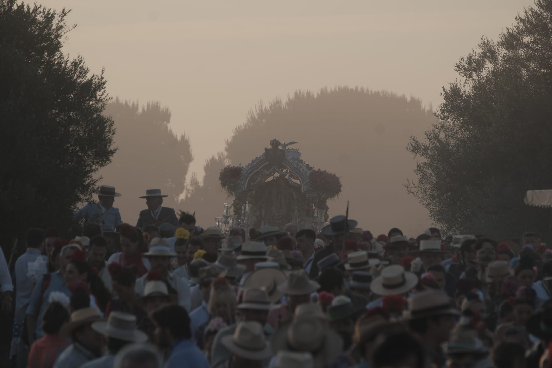 Viernes de camino, viernes de Triana en el vado de Quema