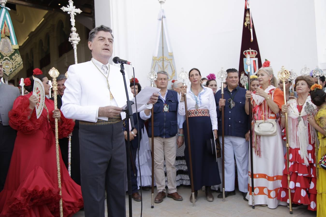 Ambiente y presentaciones de las hermandades filiales más antiguas en el sábado del Rocío 2025