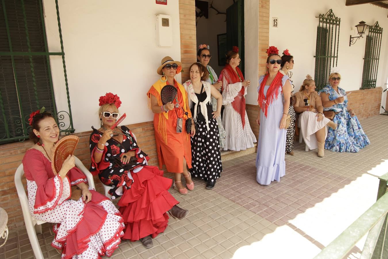 Ambiente y presentaciones de las hermandades filiales más antiguas en el sábado del Rocío 2025