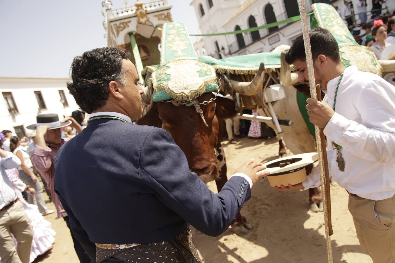 Ambiente y presentaciones de las hermandades filiales más antiguas en el sábado del Rocío 2025