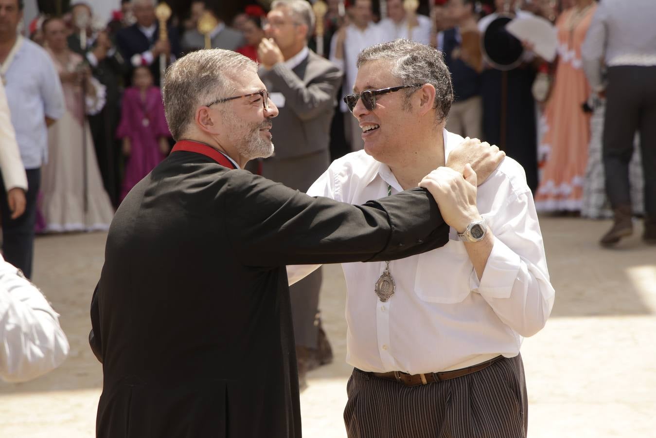 Ambiente y presentaciones de las hermandades filiales más antiguas en el sábado del Rocío 2025